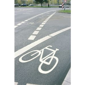 Thermoplastische Fahrbahnmarkierung 