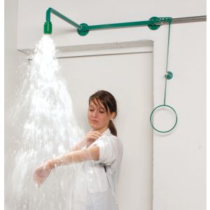 Körperdusche mit Verrohrung aus feuerverzinktem Stahl